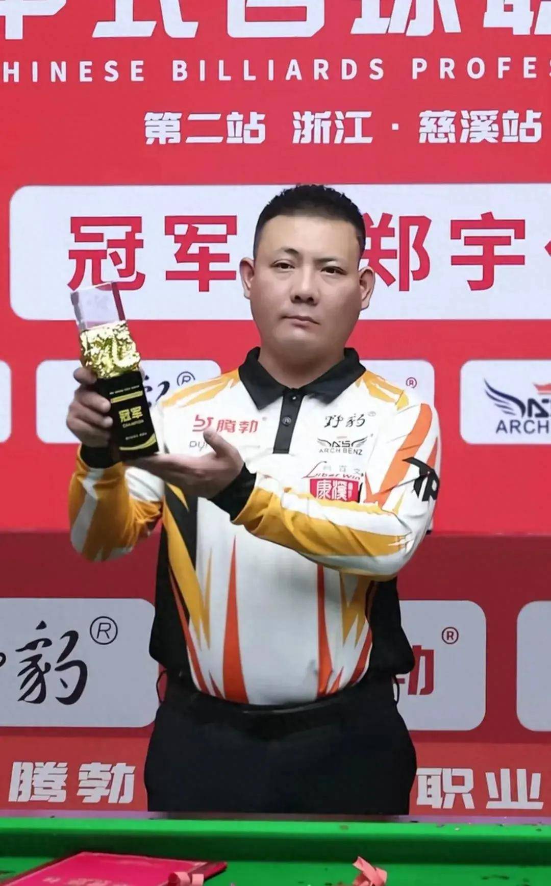 很多球迷希 很多球迷希