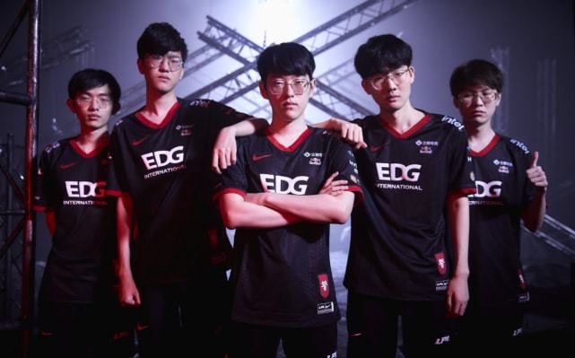 亚队相遇 亚队相遇